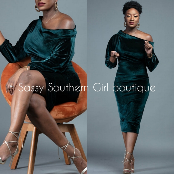⭐🆕Dark green velvet off shoulder midi dress - Picture 1 of 13